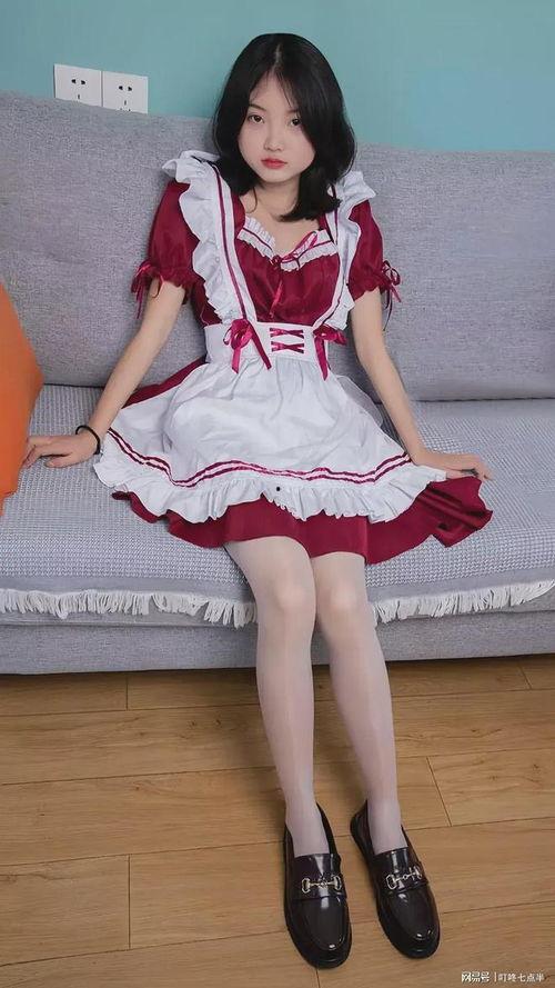 清纯萝莉丝袜,丝袜映衬下的清纯萝莉风情