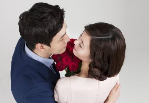 婆婆舌吻老公,一场意外的家庭风波